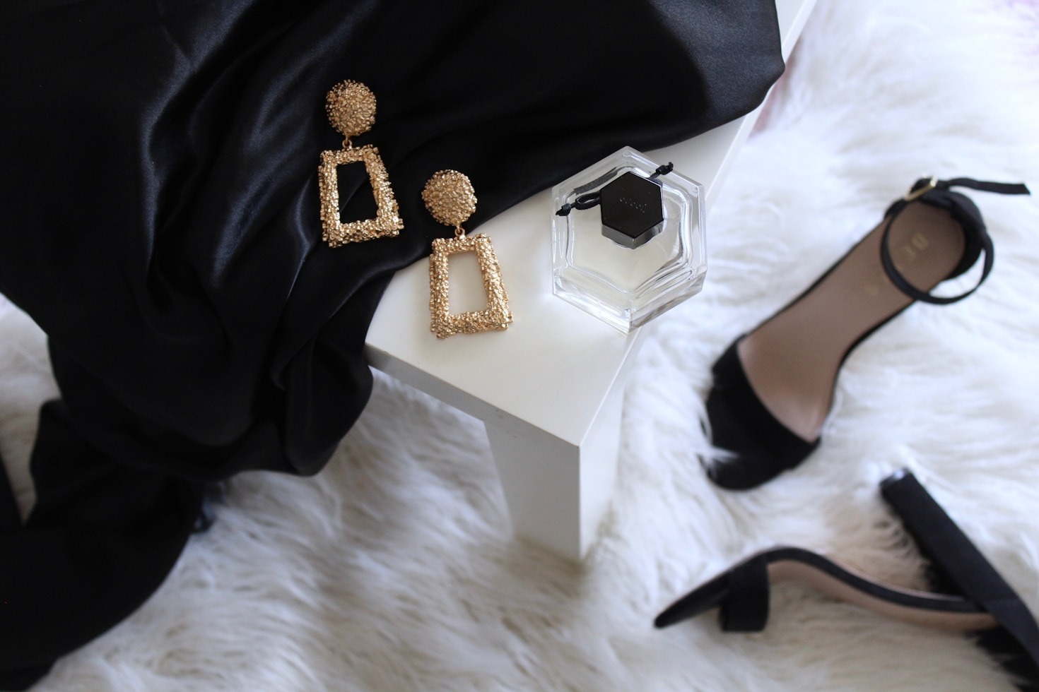 How To Spot An Authentic Chanel Handbag